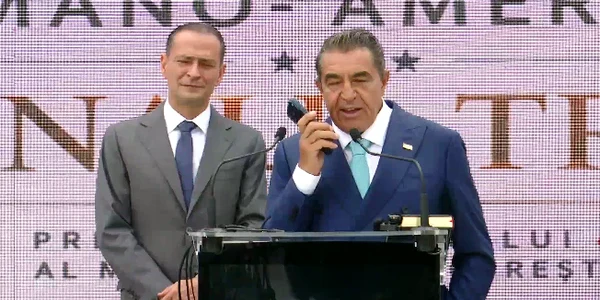 trimiul lui trump  dicutie cu Nicusor Dan captuta fb  Daniel Baluta png