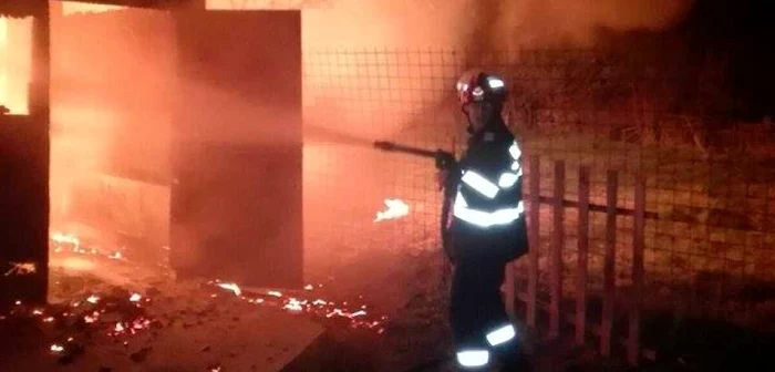 Incendiul a cuprins podurile a patru imobile FOTO Arhivă