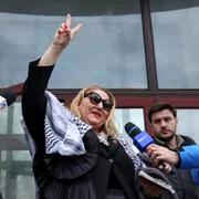 Diana Șoșoacă părăsește sediul Parchetului General FOTO: Inquam Photos / George Călin 6293 jpg