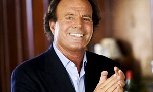 cei mai cuceritori barbati din toate timpurile julio iglesias jpeg