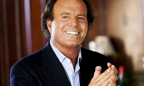 cei mai cuceritori barbati din toate timpurile julio iglesias jpeg