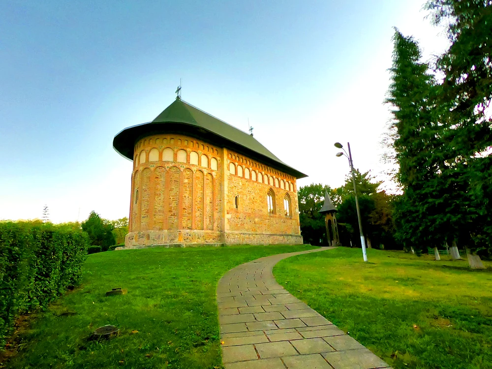 Biserica de la Borzești, ctitorită de Ștefan cel Mare FOTO Turism Bacău
