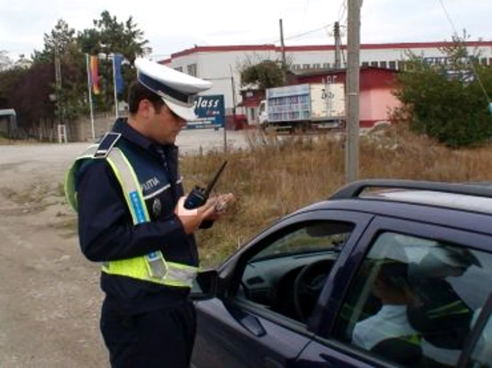 Tânărul este suspect şi de comiterea a două furturi din firme.