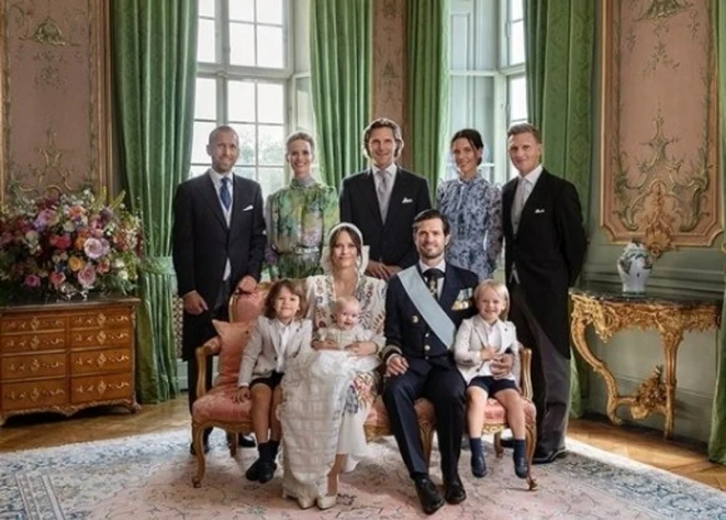 
    Prinţesa Sofia, prinţul Carl Philip și cei trei copii ai lorfoto: Elisabeth Toll  