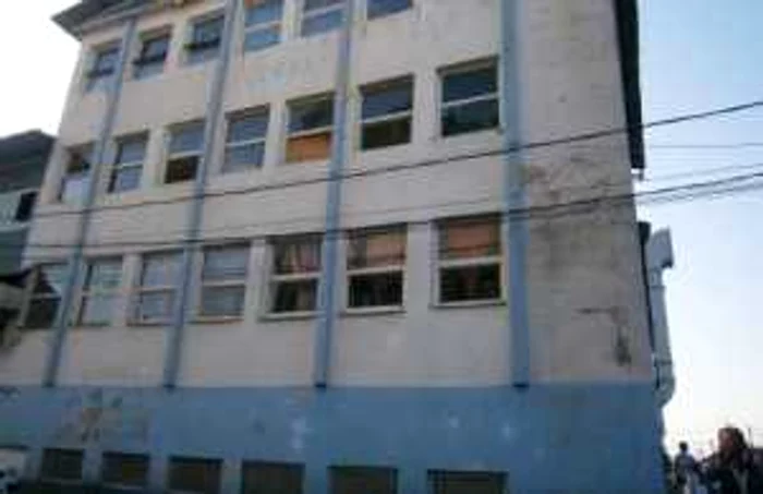 Aşa arată fabrica de bomobane după 11 ani de la închidere