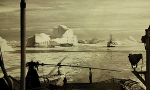 Nave americane, în misiune de-a lungul coastelor Groenlandei, în septembrie 1952 (© Official U.S. Coast Guard Photograph / Wikimedia Commons) 