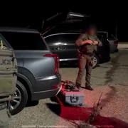 Agenți ai Serviciului de Imigrare și Vamă din Statele Unite (ICE) au fost implicați, miercuri, într-un incident în urma căruia un bărbat a fost împușcat FOTO captura vid X