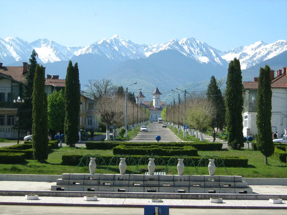Victoria se află la poalele Munților Făgăraș / foto: Wikipedia