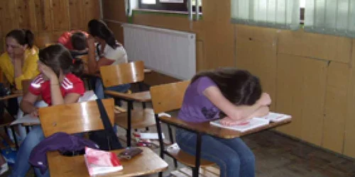Bacău: Decepţiile, motiv de sinucidere la elevi (CAMPANIE)