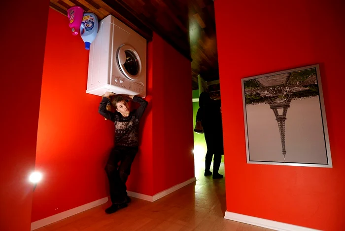 Casa cu sus-n jos (foto: Reuters)