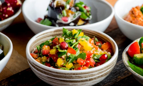 Trei idei de salate rapide si satioase de vara  Sursa foto shutterstock 1608225013 jpg