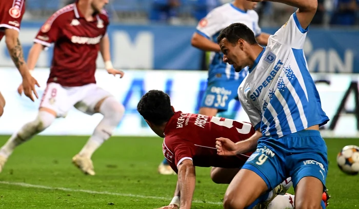 Al-Hamlawi (dreapta) a adus victoria pentru olteni (FOTO: Sportpictures)