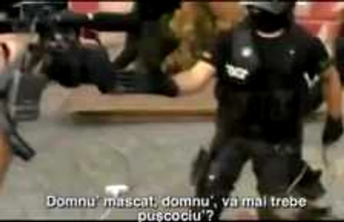 Pistolul a fost recuperat de un cameraman