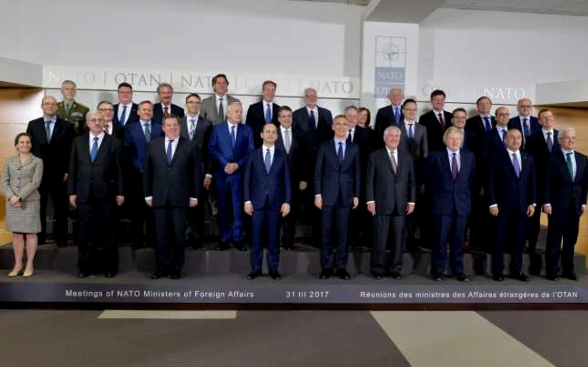 Liderii diplomaţiilor din statele membre NATO FOTO MAE