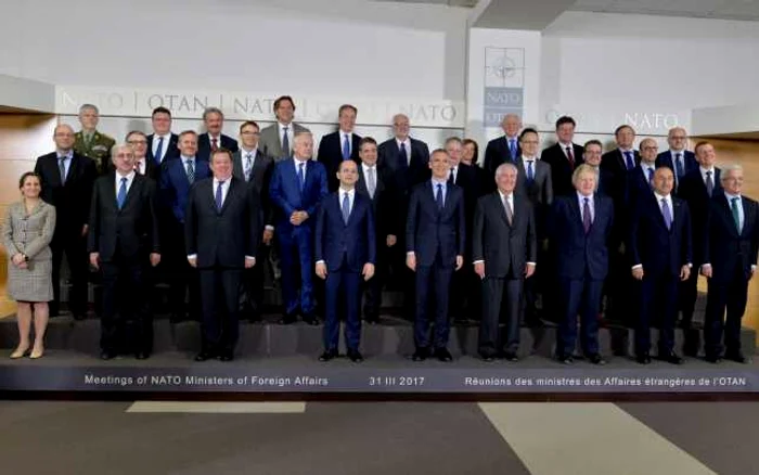 Liderii diplomaţiilor din statele membre NATO FOTO MAE