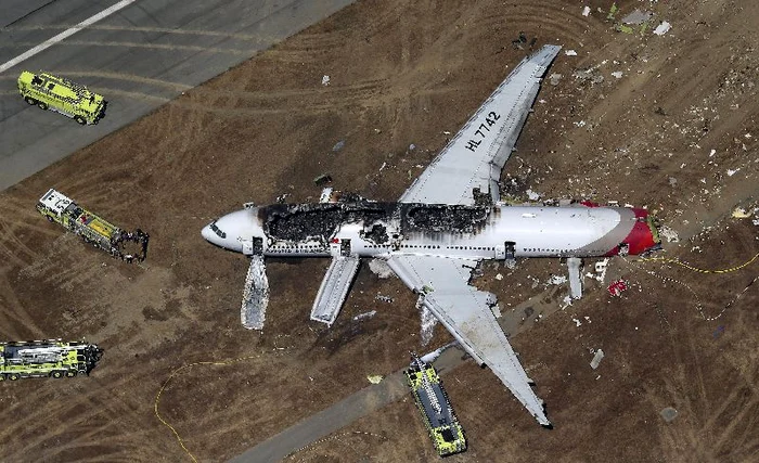 Avionul prăbuşit în San Francisco (Foto: Reuters)