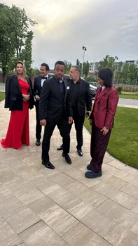 Cuba Gooding Jr. și-a făcut apariția alături de soții Irimia. foto: Click!
