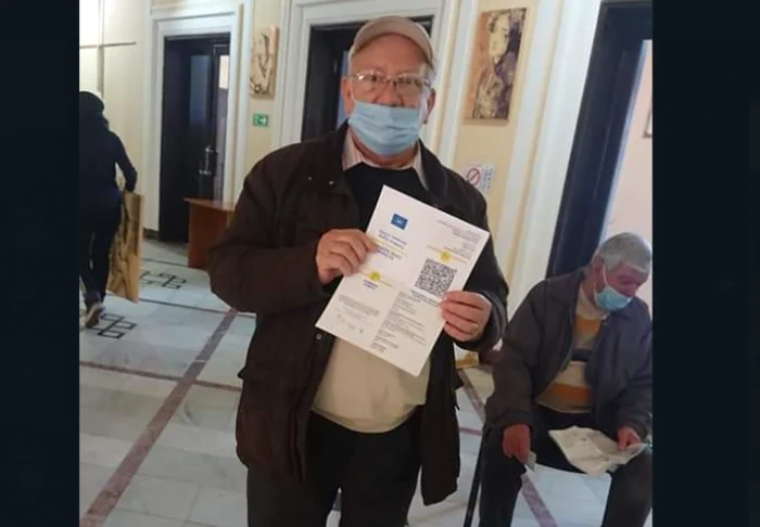 Casa de Cultură din Câmpina ajută vârstnicii să intre în posesia certificatului verde de vaccinare FOTO Casa de Cultură ”Geo Bogza”