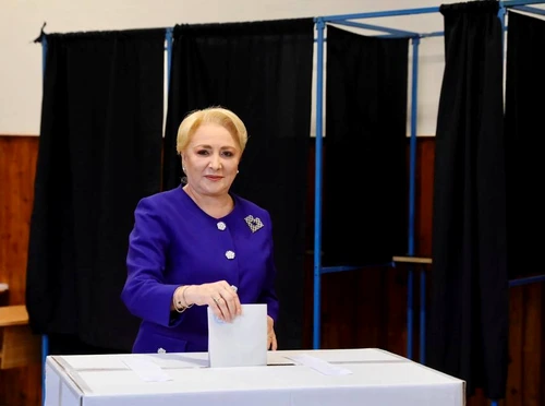 5 viorica dancila lanseaza carte 3 jpg jpeg