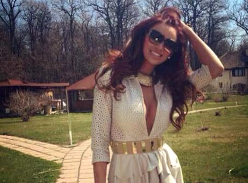 
    Bianca Drăguşanu se bucură de razele soarelui FOTO: Facebook  