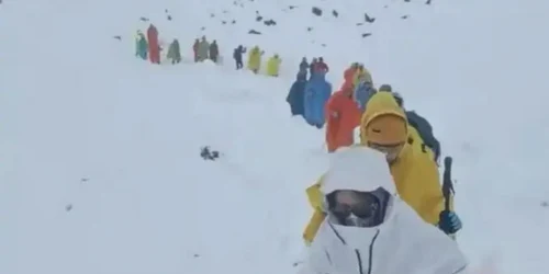 turisti blocati pe everest foto X