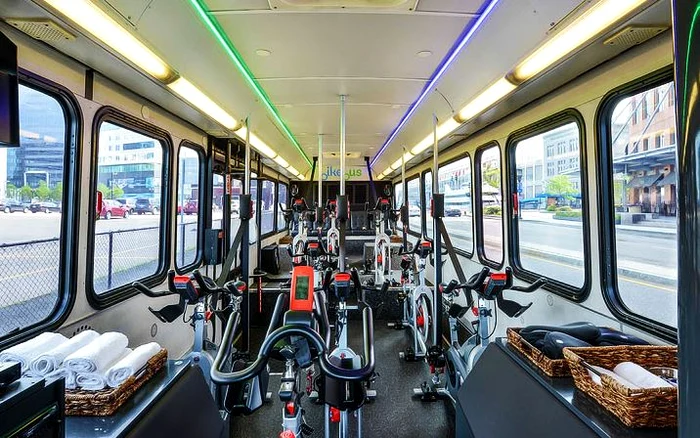 Autobuzul are opt biciclete (foto: bikebus.com)