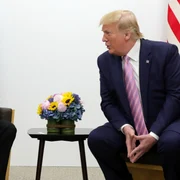 Vladimir Putin şi Donald Trump la summitul G20 din Japonia FOTO EPA-EFE