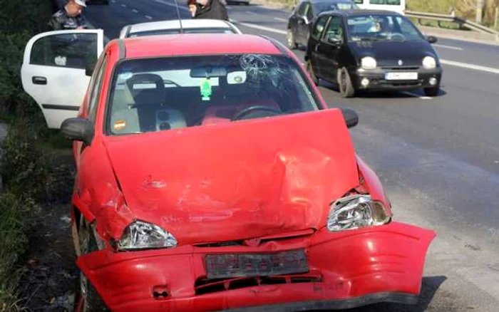 Primul accident s-a produs din cauza neatenţiei unui şofer. D.G.
