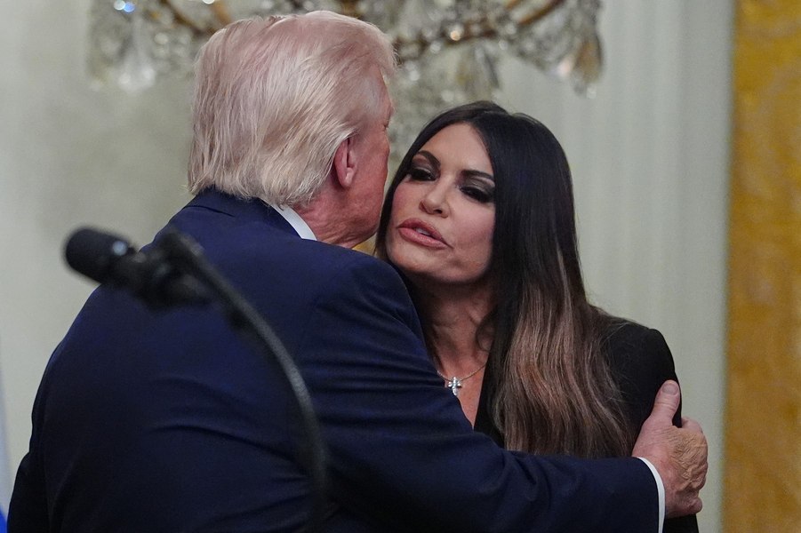 Kimberly Guilfoyle, demisă de Trump din funcția de ambasador al SUA în Grecia: de ce a căzut din grațiile președintelui american 