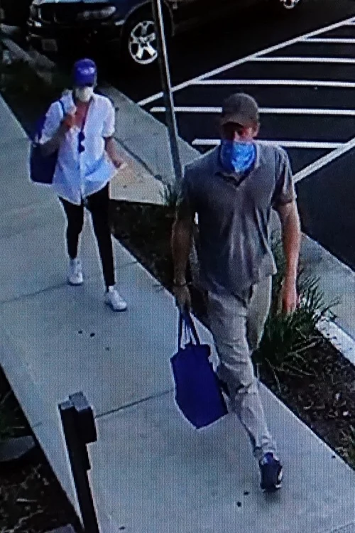 Prințul Harry și Meghan Markle au distribuit mâncare bolnavilor cronici