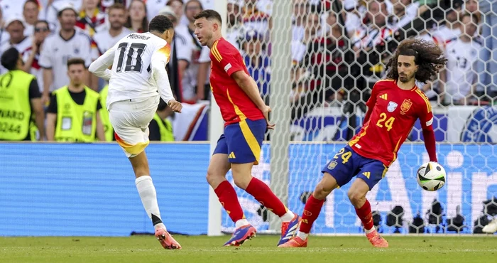 Hențul lui Marc Cucurella nu a fost sancționat cu penalty. Foto Profimedia