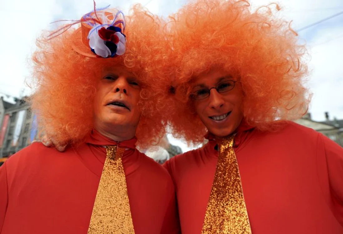Olandezii l-au celebrat pe străzi pe noul rege Willem Alexander. (Foto: Reuters)