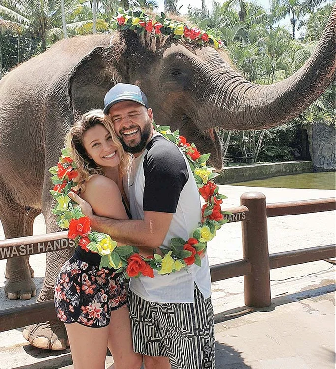 Lora şi iubitul ei, în Bali: ”Stăm în bungalow şi aplicăm extramăsuri de igienă”