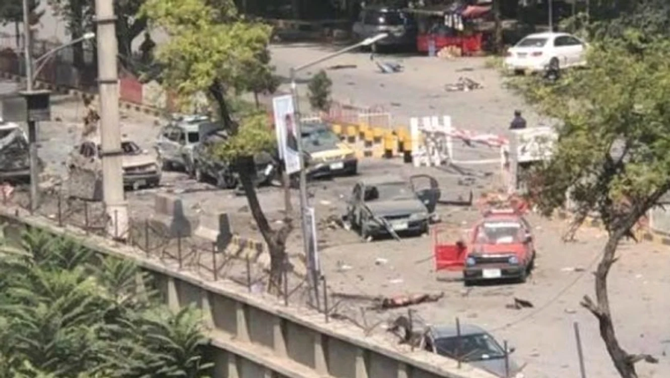 Explozia din Kabul a fost provocată de talibani și a produs pagube importante în cel mai păzit cartier al orașului