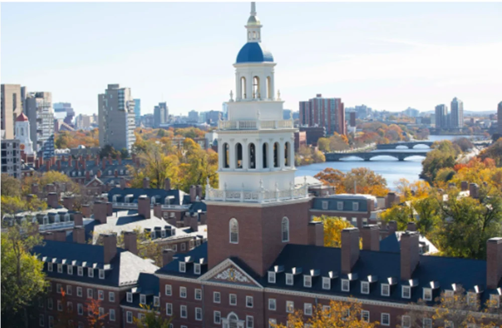 Universitatea Harvard oferă cursuri online gratuite. La fel și alte universități renumite