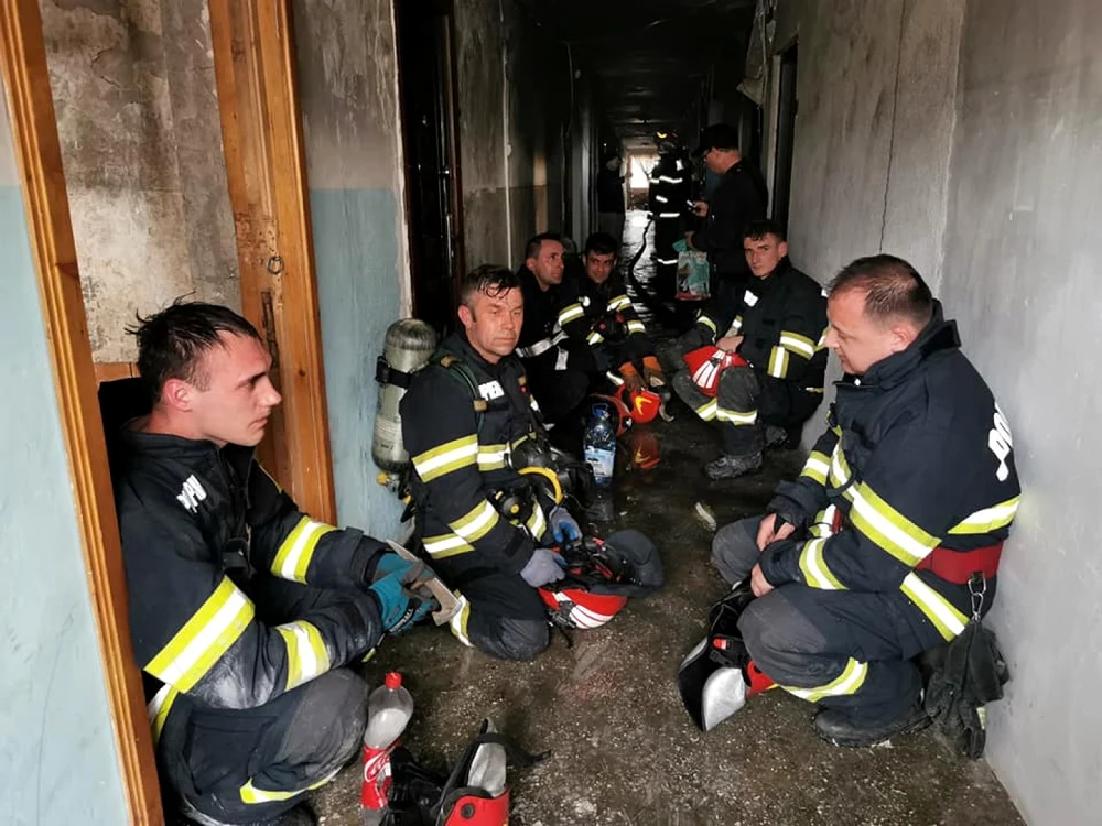 Pompierii au intervenit la incendiul din garsonieră FOTO ISU Botoşani/Facebook