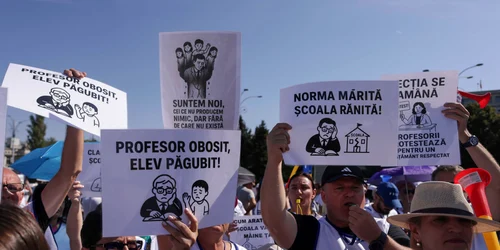 Protest educație - mii de profesori în Piața Victoriei FOTO Inquam / Octav Ganea 