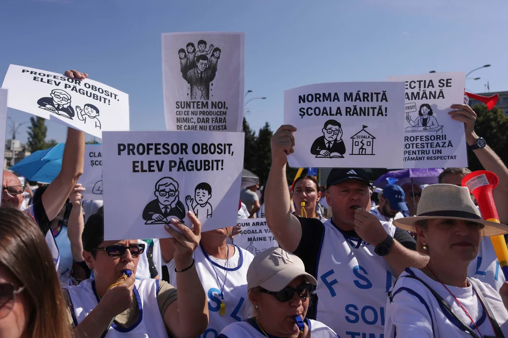 Protestul profesorilor văzut prin ochii părinților: „N-ai cum să scoți analfabeți funcțional pe bandă rulantă și să te plângi de ore în plus”
