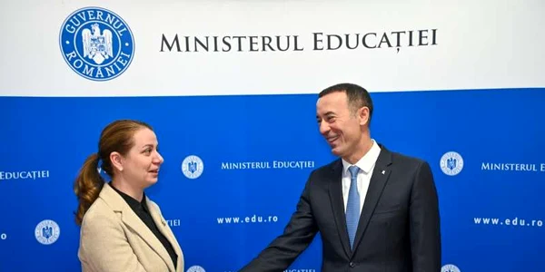 Ministrul Educaţiei, Ligia Deca şi de preşedintele CJ Prahova, Iulian Dumitrescu. FOTO Agerpres