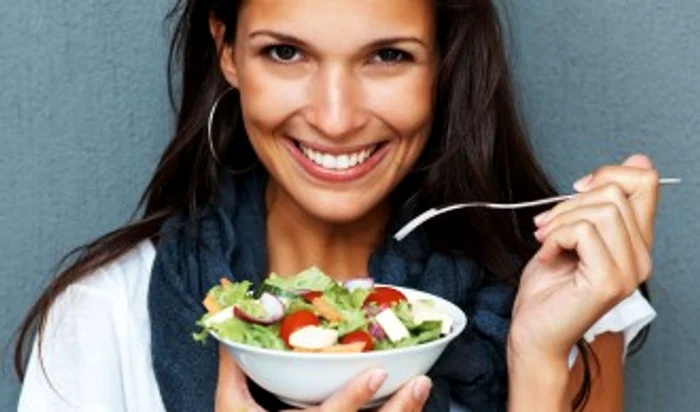 
    Urzica este bogată în vitaminele A, B2, C şi K şi minerale, precum calciu, magneziu şi fier  