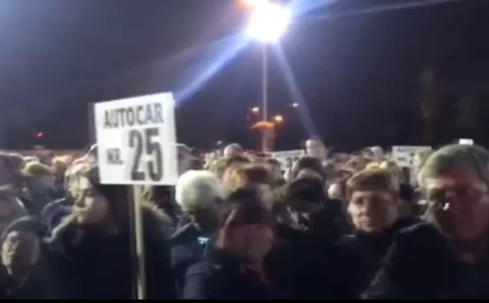 
    Pelerinii din Voluntari au pornit spre Iași în 150 de autocare puse la dispoziție gratuit de primăriefoto: captură Știrile PRO Tv  