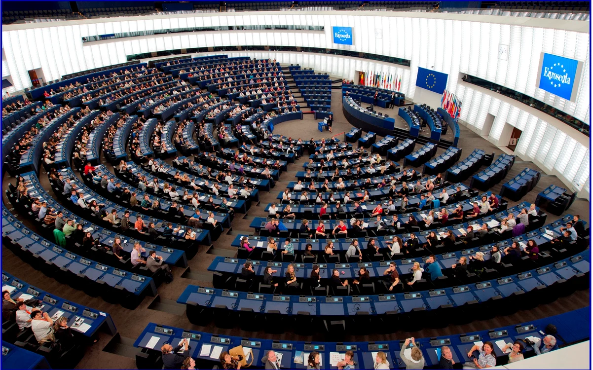 Peste 350 de milioane de adulţi din cele 27 de state ale UE au drept de vot, cei mai mulţi urmând să voteze duminică, 26 mai 2019, inclusiv în RomâniaFoto: euobserver.com