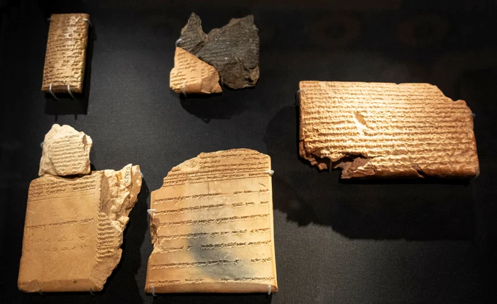 Scriere cuneiformă FOTO Shutterstock