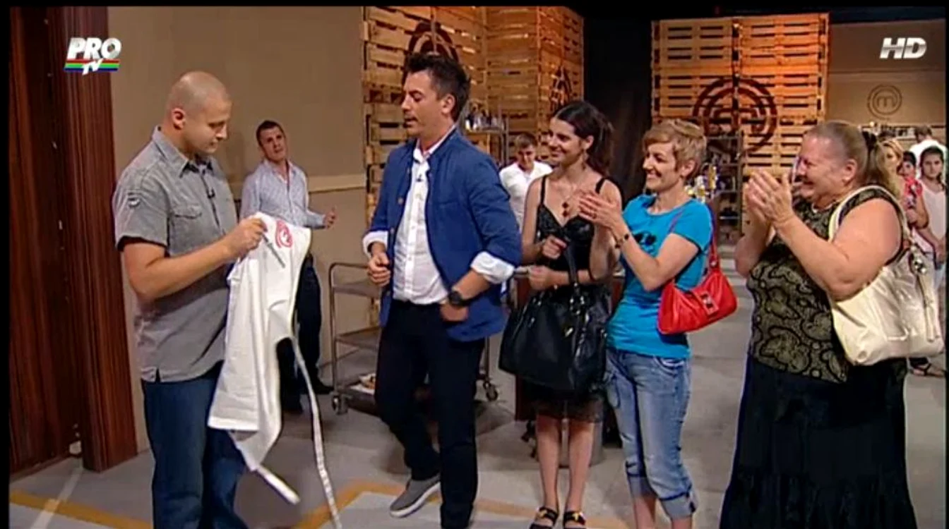 A plecat totuşi cu un şorţ MasterChef personalizat