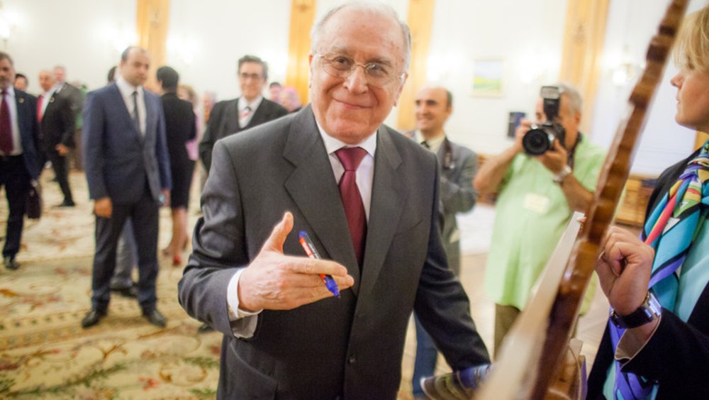 Deși lui Ion Iliescu nu i-a plăcut fotbalul, FRF îi marchează dispariția. Meciurile din România vor conține momente oficiale