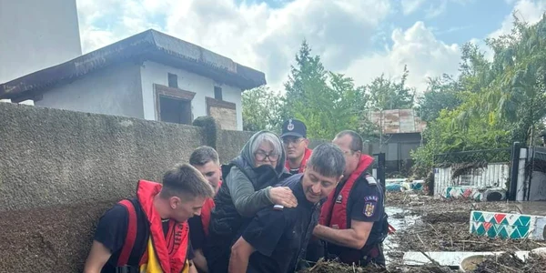 George și colegii lui au salvat zeci de victime FOTO: ISU 