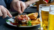 Mâncare nesănătoasă ultraprocesată - fast food FOTO Shutterstock 