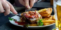Mâncare nesănătoasă ultraprocesată - fast food FOTO Shutterstock 