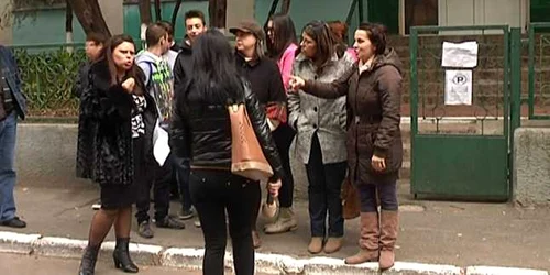 Protest la o scoala din Galati