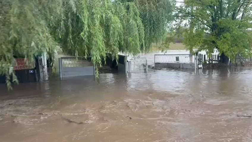 Imagini dramatice din localitatea constănțeană Siliștea, izolată de ploi. Mai multe persoane au fost evacuate